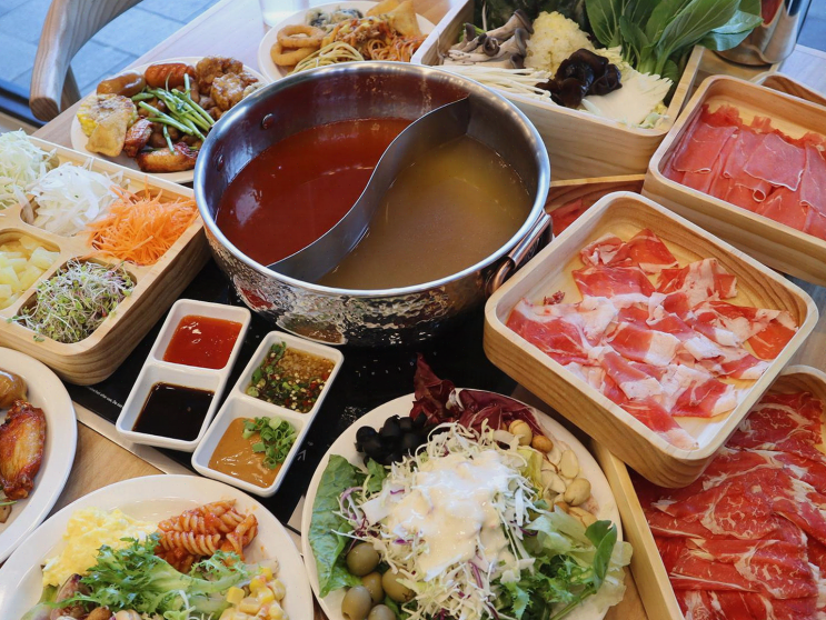  신혼부부의 주말 탐방, 가산디지털단지 맛집 샤브올데이에서 즐기는 다양한 디핑소스