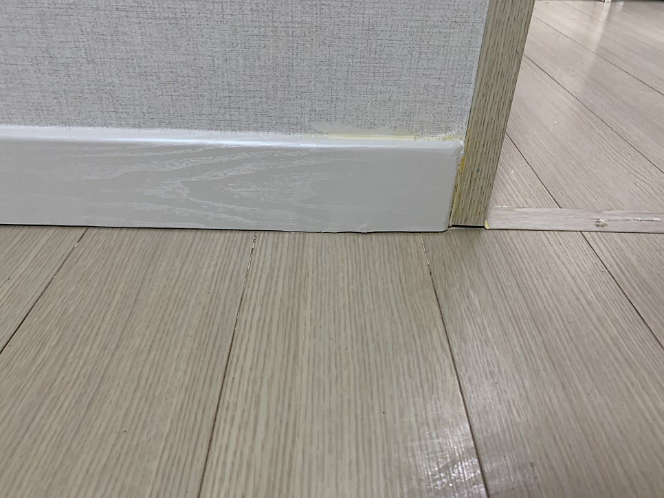서울 강동 걸레받이 몰딩 시트지 복원 시공