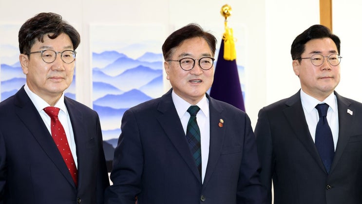 여야정<b>협의체</b> 출범, 탄핵 위기와 <b>국정</b> 혼선을 겪다