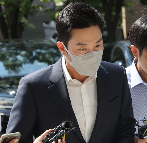 성유리 남편 <b>안성현</b>, <b>코인 상장 뒷돈</b> 혐의로 법정 구속