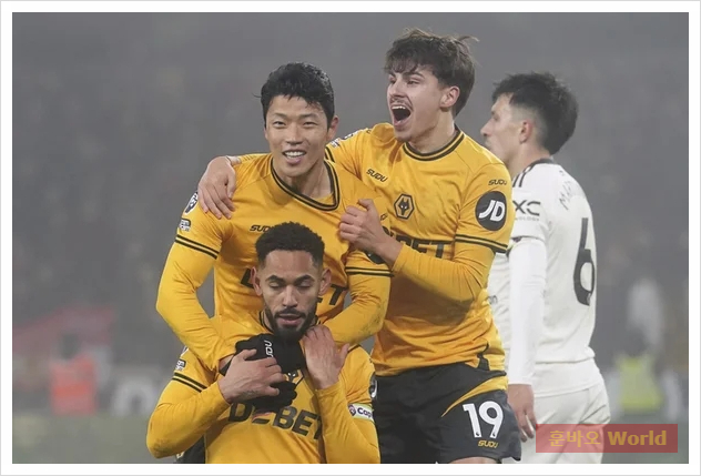 <b>황희찬</b>, <b>맨유</b> 상대로 시즌 첫 골 작렬…8개월 만에 EPL 득점포... 