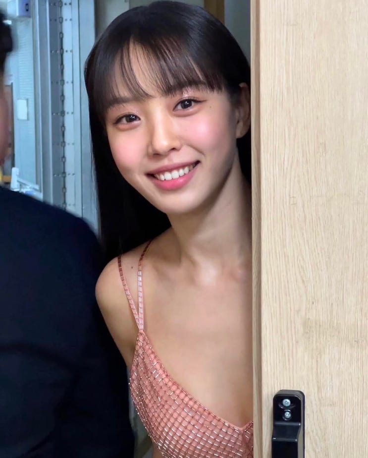  청룡영화상의 꽃, 고민시의 청순 글래머 스타일 따라잡기