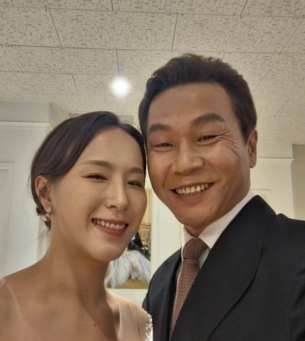 '더 글로리' 악역 배우 <b>류성현</b>, 55세에 '품절남' 되다…<b>18세</b>... 