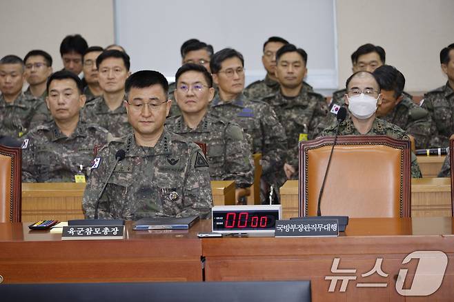 <b>여인형</b> 옥중 메모…“尹, <b>계엄</b>은 대통령의 유일한 수단”