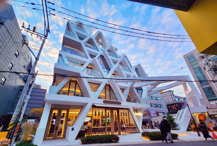 신사 가로수길 카페 제이엠커피 신사라운지 새로 오픈한 대형카페 신사 가로수길 카페 제이엠커피 신사라운지 새로 오픈한 대형카페