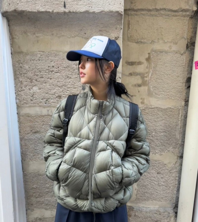 뉴진스 해린 사복 메론빵 닮은 로아하이킹 ROA HIKING 라이트 다운 자켓 그레이 여성 착용 리뷰 ....