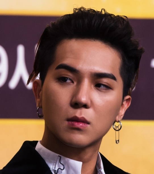 '<b>부실</b> 근무 의혹' <b>송민호</b> 근무지 <b>압수수색</b> : 재입대? 징역?