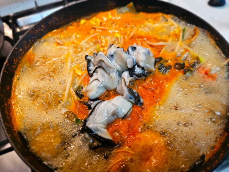  해물탕에 굴 넣어 먹기 - 겨울의 별미