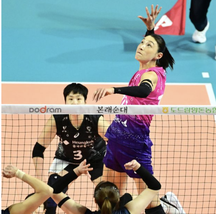 여자배구 <b>흥국생명</b> 3<b>연패</b>에서 <b>탈출</b> 전반기 1위?