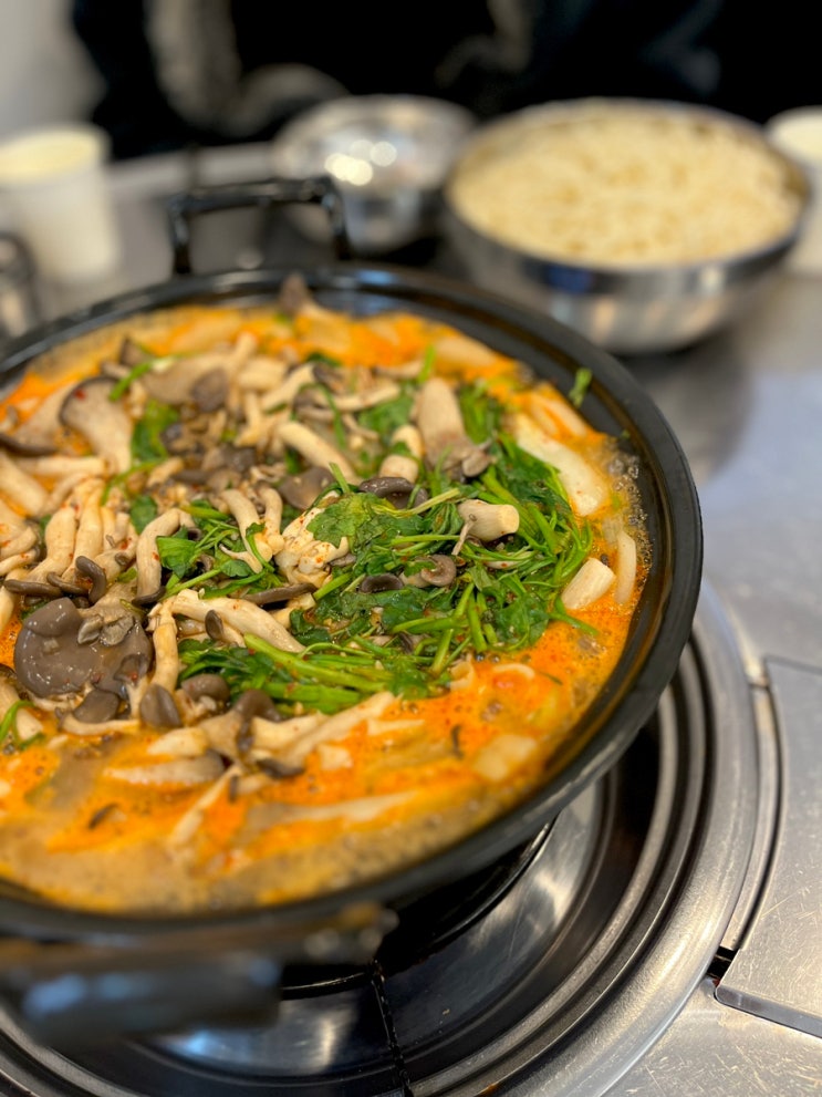  가산 구로세관 얼큰이칼국수 해장으로 버섯칼국수 만두 맛집