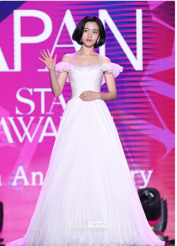 김태리, '2024 서울콘 <b>에이판</b> 스타 어워즈' 레드카펫 빛내다