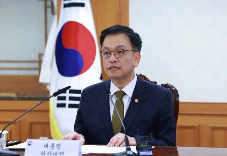 대한민국 역사상 유래없는 경제부총리의 대통령 권한대행 앞으로의 향방은? 대한민국 역사상 유래없는 경제부총리의 대통령 권한대행 앞으로의 향방은?