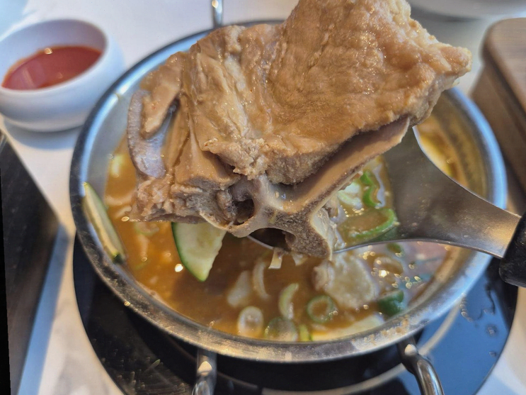  함돈 배곧직영점, 제주 돼지고기의 쫀득한 맛과 특별한 조합