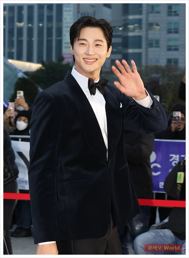 <b>변우석</b>, 'AAA 2024' 6관왕... 7관왕…2024년 완벽한 <b>대세 입증</b>!