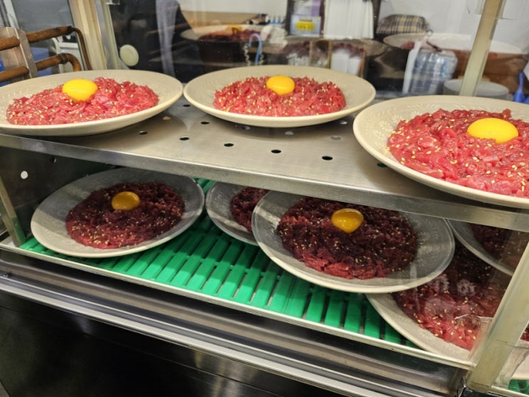 오늘의 산책: 광장시장 육회 골목 / 부촌 육회 본점 미슐랭 맛집 / 포장 웨이팅