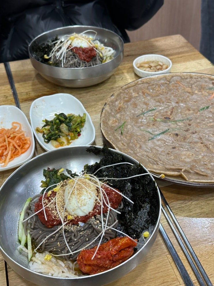 공덕역맛집 [봉평옹심이메밀칼국수] 비빔막국수 메밀전 맛있게 먹은 후기