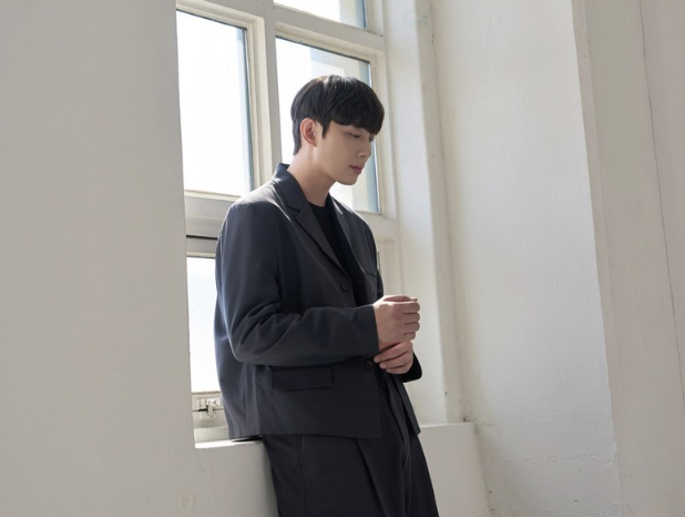  깔끔한 30대 남자 결혼식 하객룩으로 원탑인 자켓 & 슬랙스 셋업 수트 패션 추천
