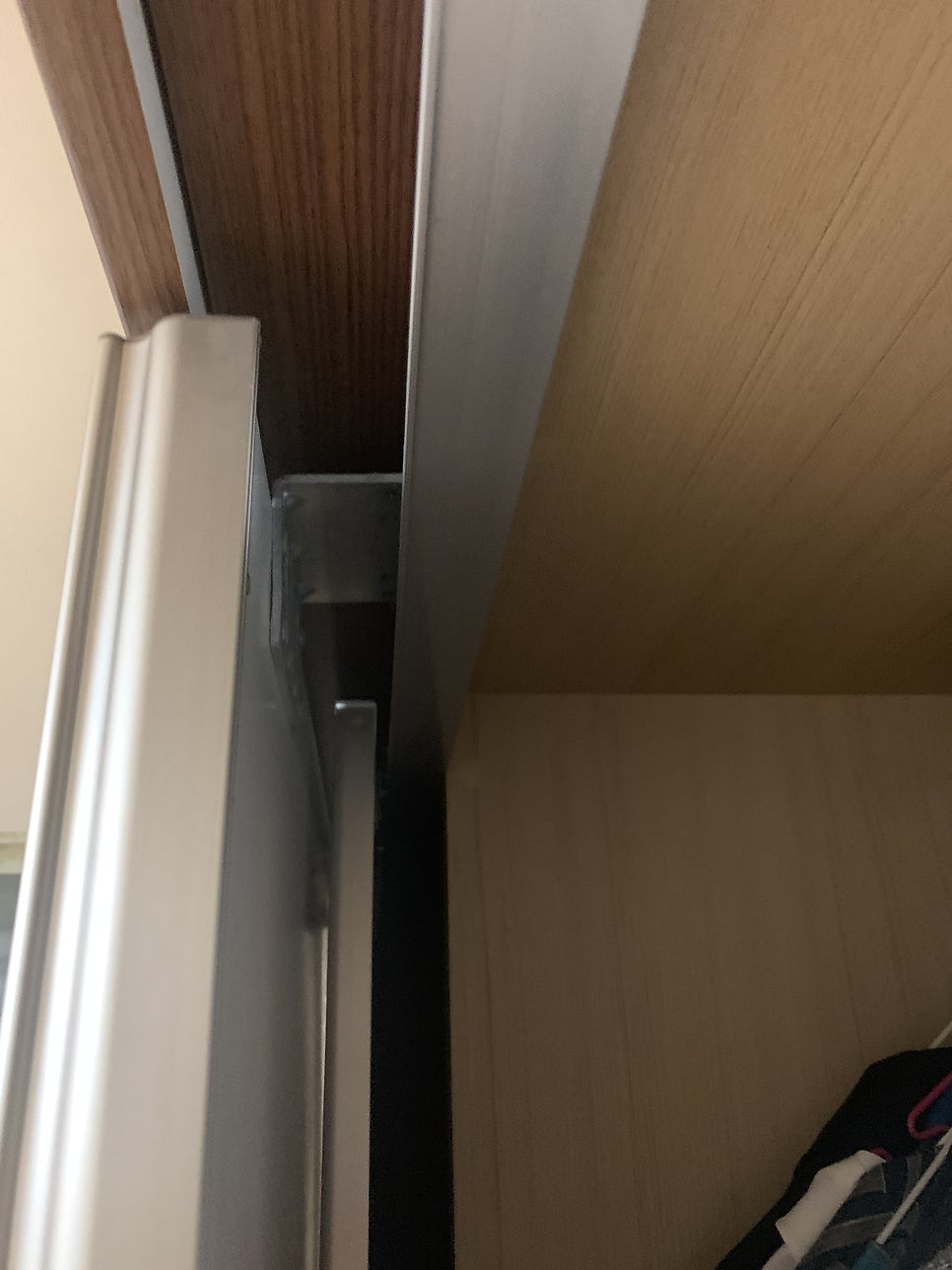 슬라이딩붙박이장 처져서 안움직이는 미닫이문 수리