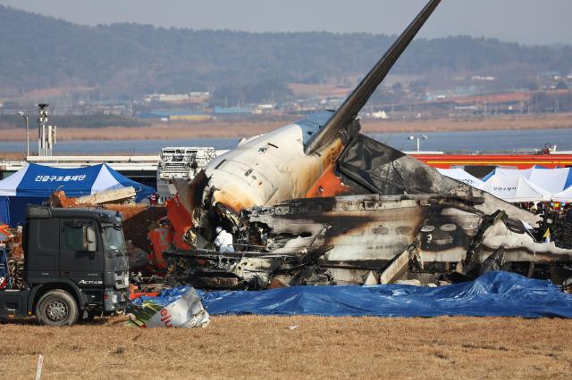 [뉴스속보]<b>무안공항 제주항공</b>기 추락 <b>참사</b> 사망자 151명늘어... 