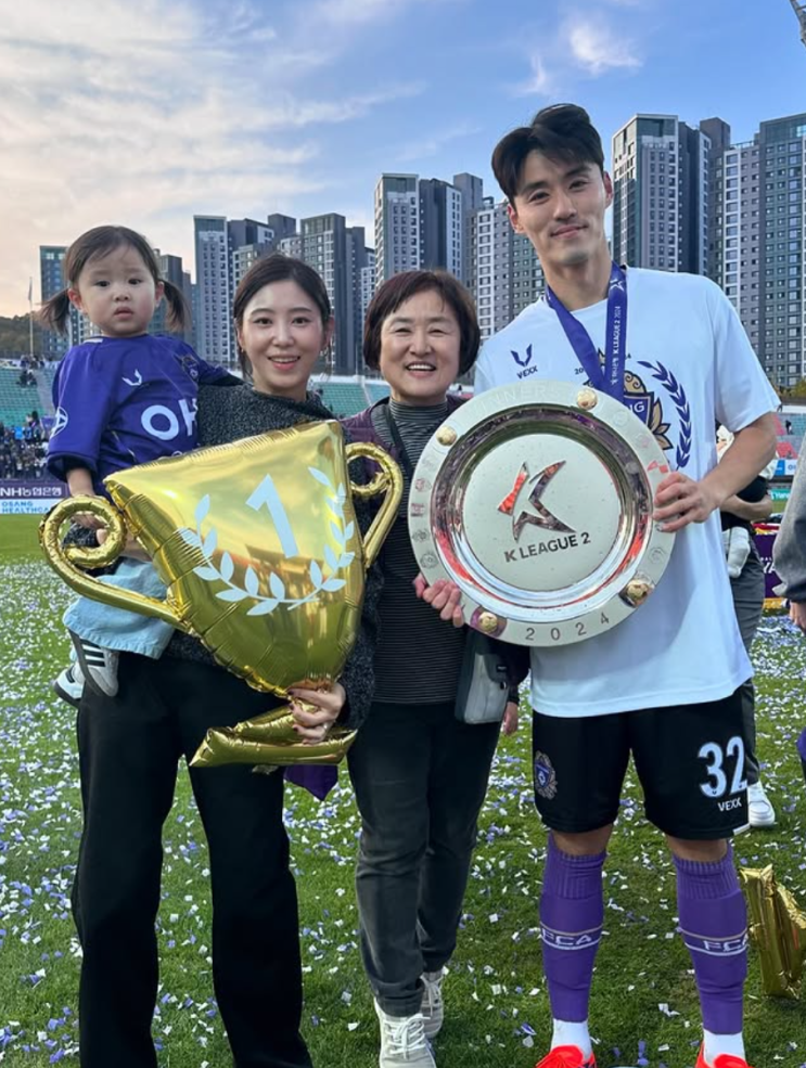 FC<b>안양</b>, 이태희, 김다솔 재계약 : K<b>리그</b>2 베스트일레븐 <b>1부</b> 도전