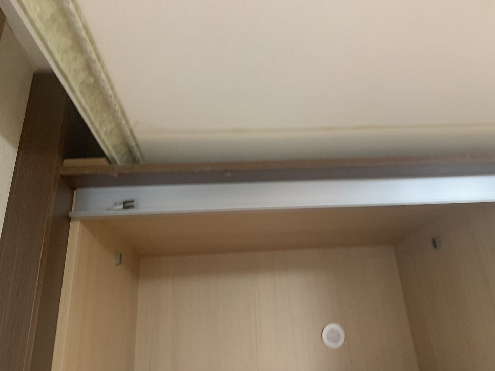 슬라이딩붙박이장 처져서 안움직이는 미닫이문 수리