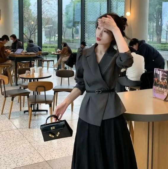 40대 여자 결혼식 하객룩으로 언제나 환영인 자켓 & 스커트 투피스 셋업 패션 추천