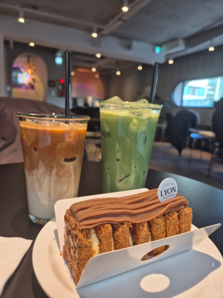  밀푀유가 맛있는 수지 카페, 카페 드 리옹