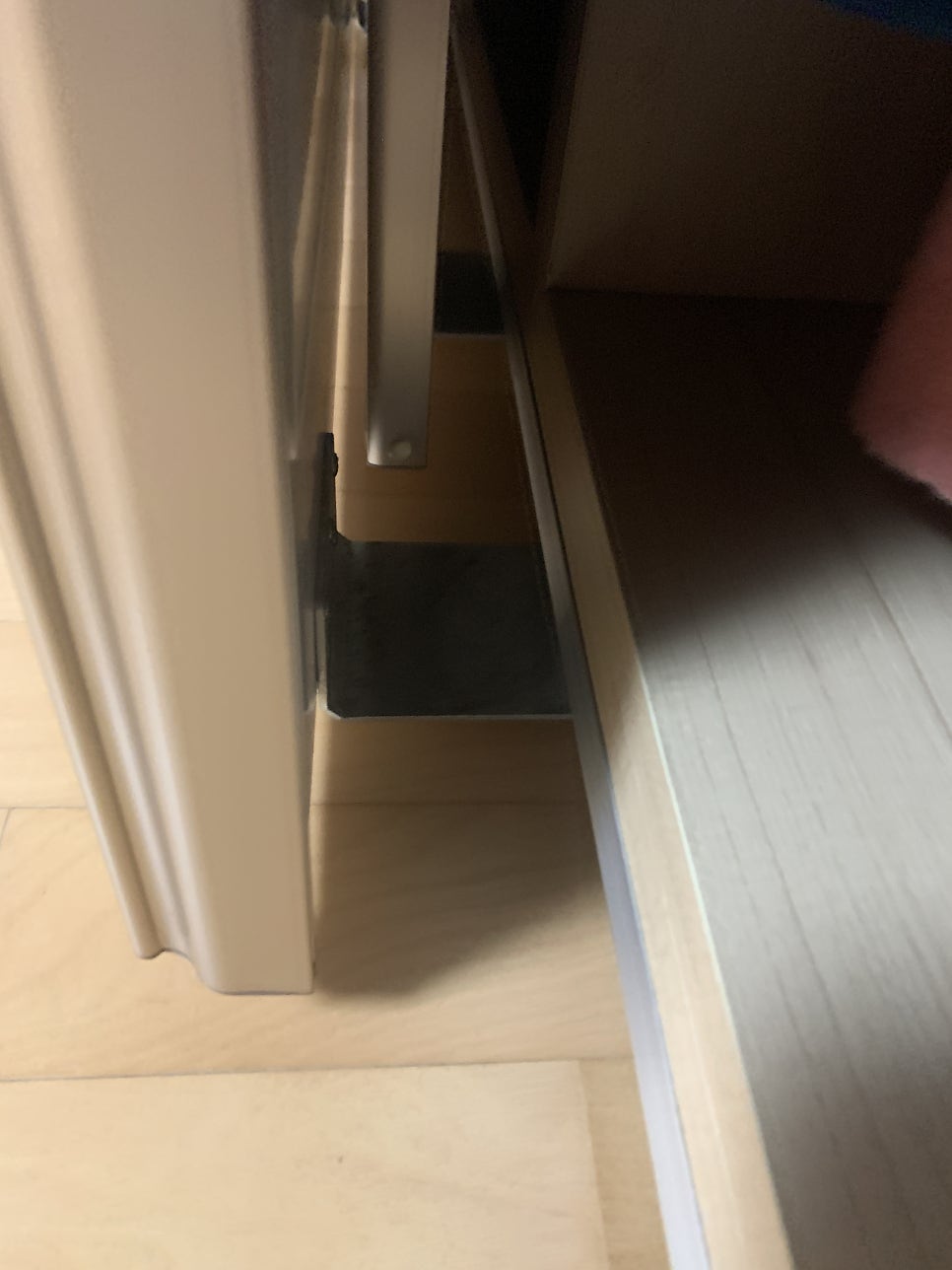 슬라이딩붙박이장 처져서 안움직이는 미닫이문 수리