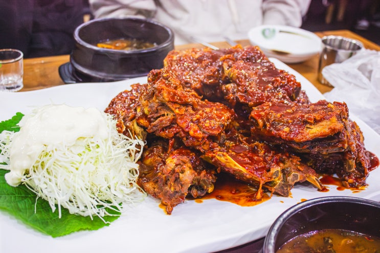  강남 역삼 맛집 맛있는 매운맛 뼈 찜·구이 "신동궁 감자탕 뼈숯불구이"