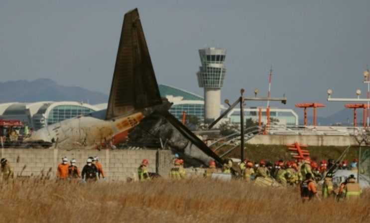 사고 <b>생존승무원</b> "어떻게 된 일인가요"'방콕-<b>무안</b>' <b>제주항공</b>... 