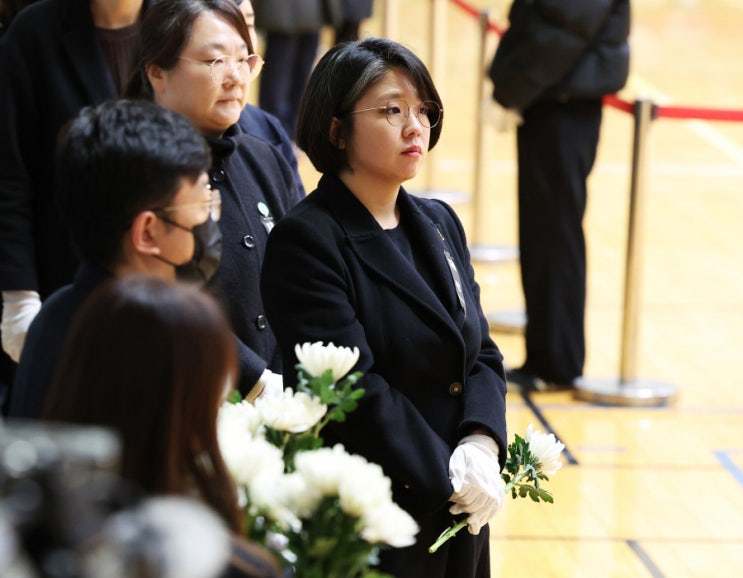 기본소득당, <b>무안공항</b>서 <b>참사</b> <b>유족</b>과 대화…애경그룹 책임 촉구