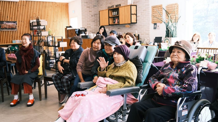 “아직 살아있는데 왜 장례식을”…80대 할머니, 주변인 다 불러모은 이유는 “아직 살아있는데 왜 장례식을”…80대 할머니, 주변인 다 불러모은 이유는