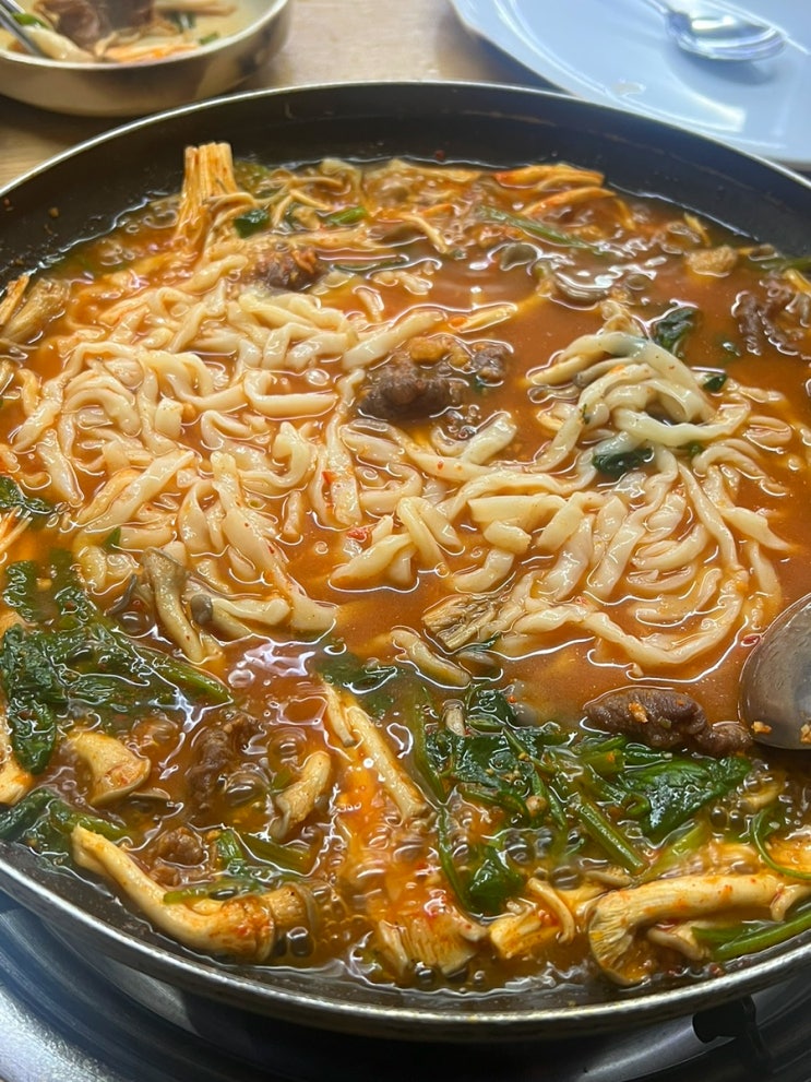  김광석 신촌칼국수ㅣ자가제면 무한리필 얼큰칼국수맛집 보리밥 볶음밥까지 존맛탱