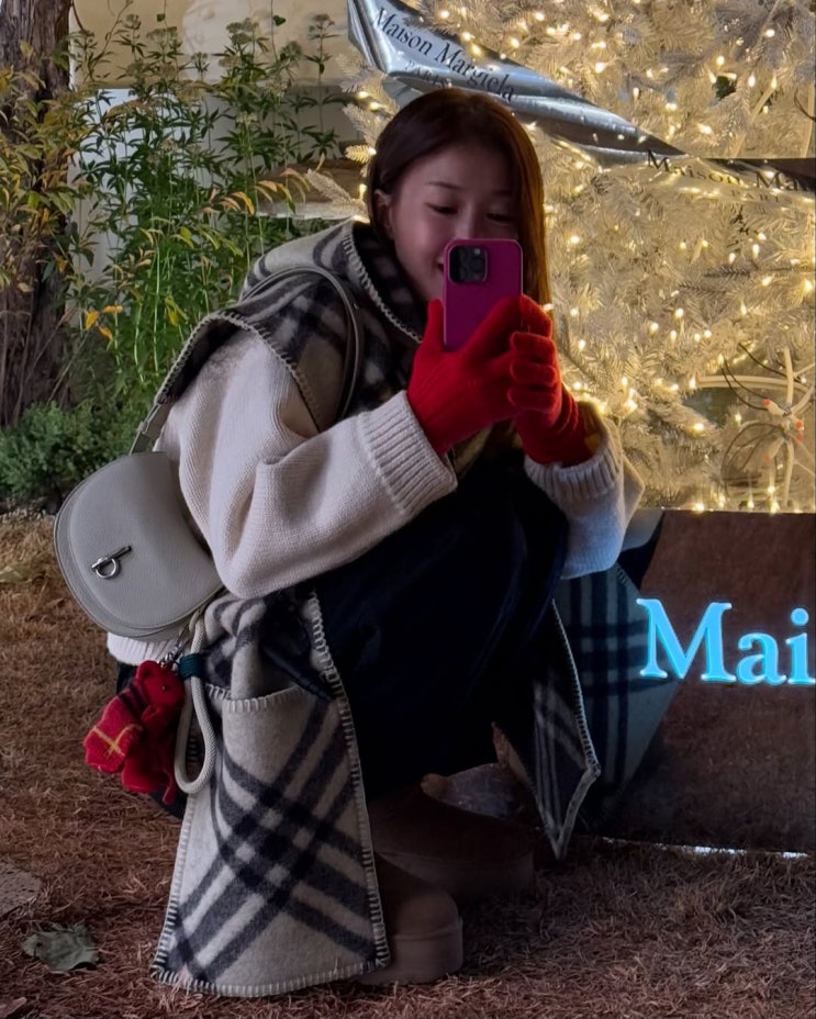  40대 엄마 패션 완성판! 이시영의 데일리백으로 함께한 명품 브랜드 버버리 홀스백 여자 가방