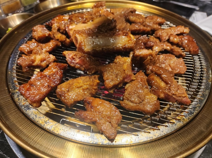  길동맛집 초벌구이로 부드러운 고기와 깔끔한 분위기 다이닝갈비 강동역점