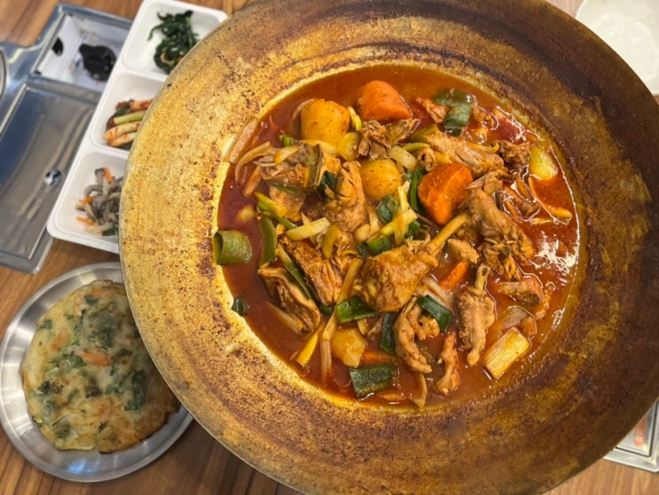  수피아 숲속에 솥뚜껑 닭볶음탕 먹어본 후기