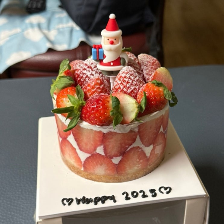  [봉천] 연말 딸기케이크 추천, 당일 예약 가능한 봉천역 레터링 케이크 맛집 ’사계절 디저트’