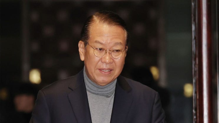 받아라" <b>권영세</b> "비상계엄과 대통령 탄핵, 국민 여러분께 사과"