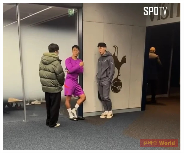 <b>손흥민</b>-<b>황희찬</b>-양민혁, <b>경기</b> 후 훈훈한 만남…코리안 더비의... 