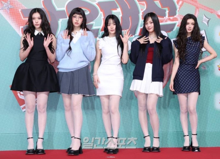 비집고 강제로... <b>뉴진스</b>, <b>극성팬</b> 때문에 ‘위험천만’프로필