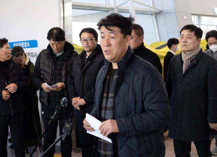 제주항공 참사 <b>유가족</b>대표단 "무안공항에 추모공원·위령탑... 