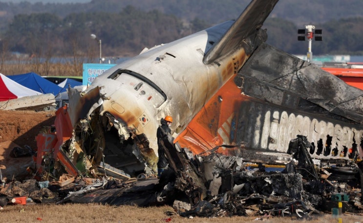<b>제주항공</b> 참사, <b>애경그룹</b>의 난관과 진정성 있는 <b>사과</b>의 필요성