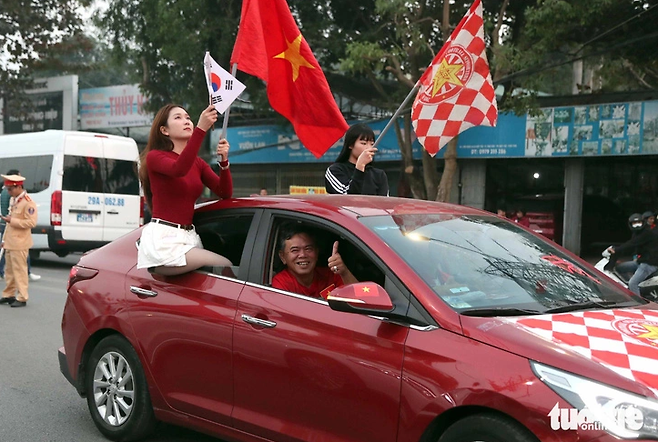 <b>김상식</b> 감독에 열광 "축구가 돌아왔다" <b>미쓰비시컵 결승</b> 진출... 