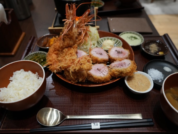  정돈프리미엄 돈가스, 더현대서울 맛집 끝판왕? 직접 먹어보자.