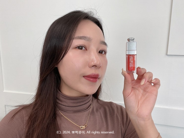  디올 어딕트 립 글로우 오일 추천 코랄 004 발색 입술 주름 건조증 필수템