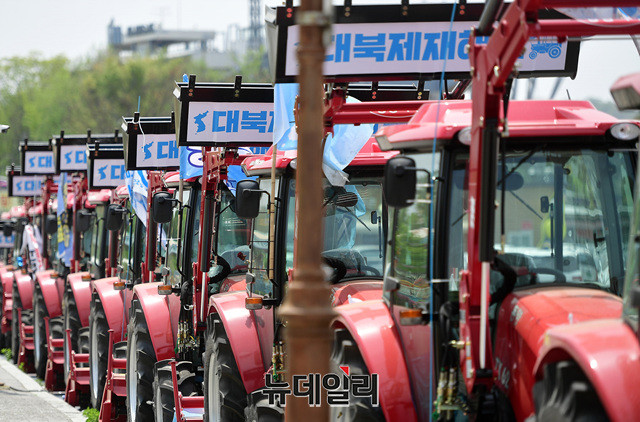 [단독] 北공작원 접선 5·18 유공자 ‘<b>트랙터 시위</b>’ 주도
