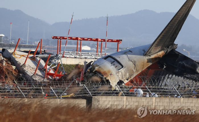  애경 제주항공의 과도한 운항 이력과 콘크리트 둔덕 논란