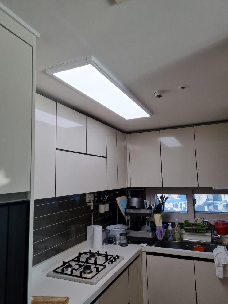  진주시 진주 초장로120 이지 더원 아파트 503동 거실 LED 조명 리폼 필립스 주방 엣지 슬림 평판 LED 전등 조명 설치 교체