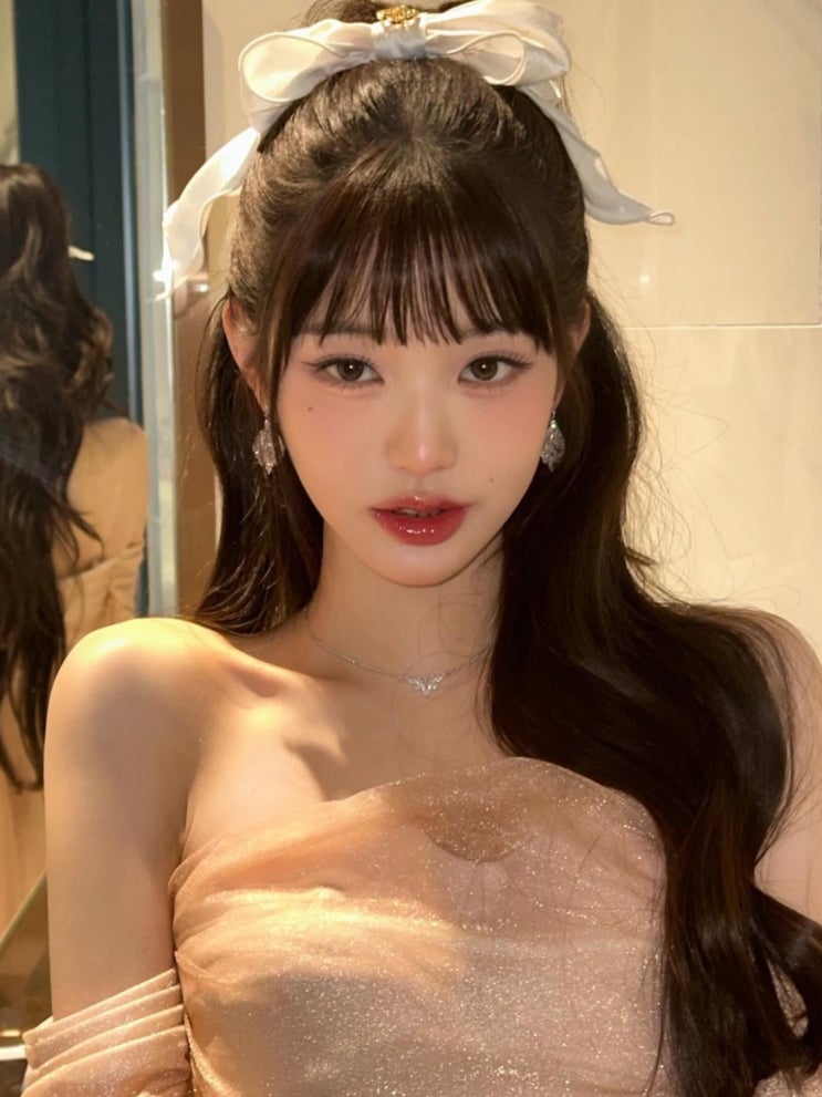  우아함과 사랑스러움을 동시에 주는 석촌동 미용실 반묶음 스타일링