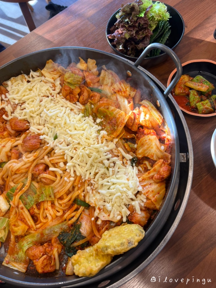  푸짐하고 가성비 좋은 치즈 닭갈비 인천 청천동 맛집  홍춘천 인천청천1점